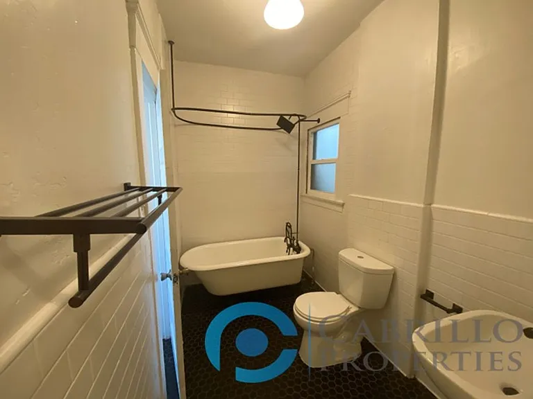 Casa Blanca Apartments — Photo 7