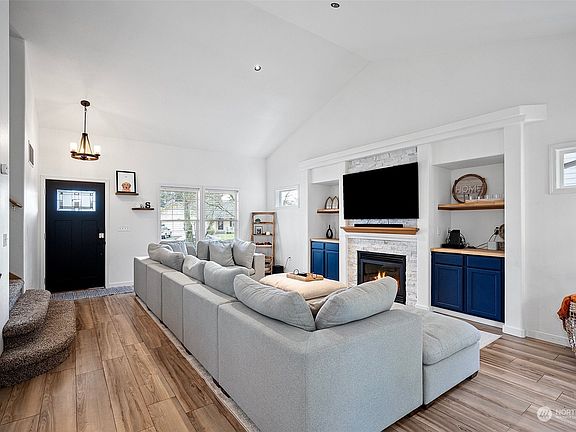 4th image of 16010 132nd Avenue Ct E