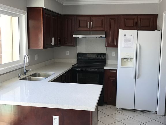 4th image of 553 Bamboo Ct