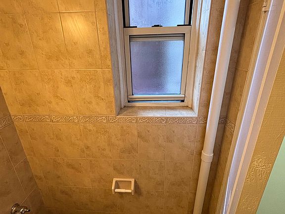 5th image of 17220 Highland Ave #3K