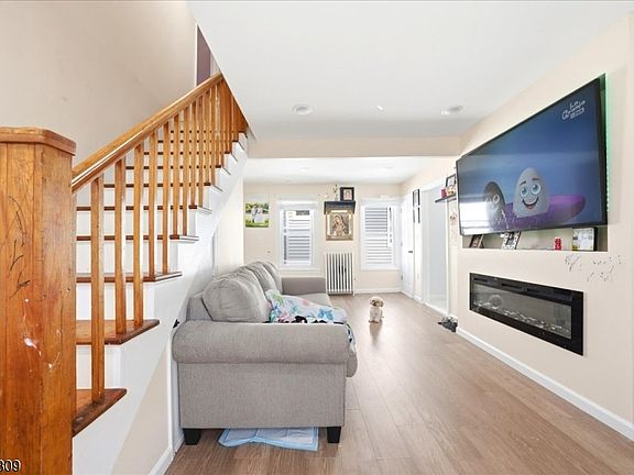 5th image of 56 Ashland Ave