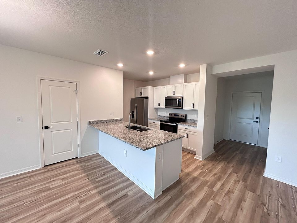 1st image of 739 Stoney Point Cir