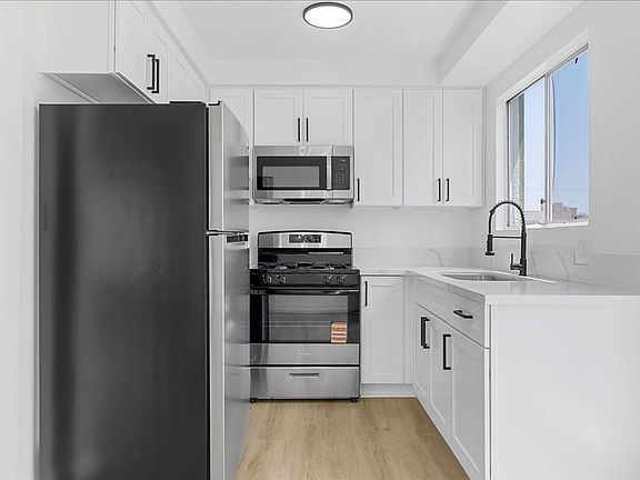 2nd image of 1441 S Hayworth Ave APT 5
