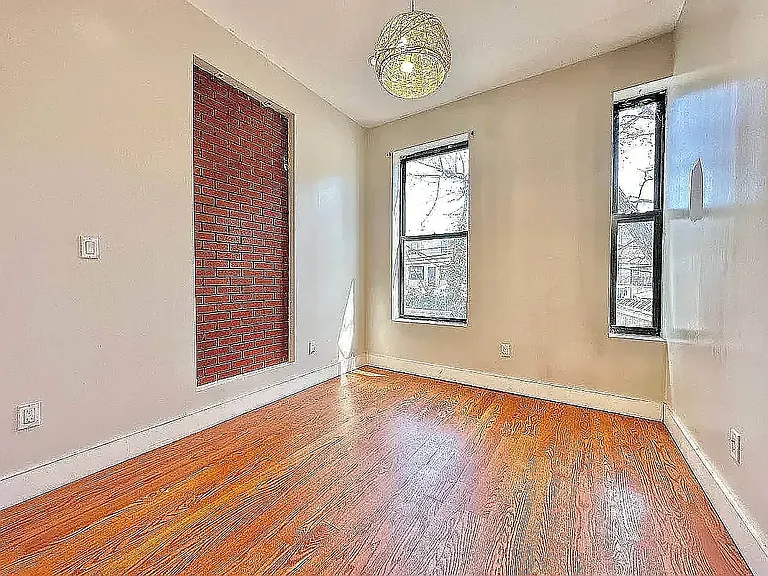 1170 Halsey St #19 — Photo 5