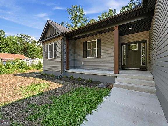 4th image of 60 Sweetbriar Ln