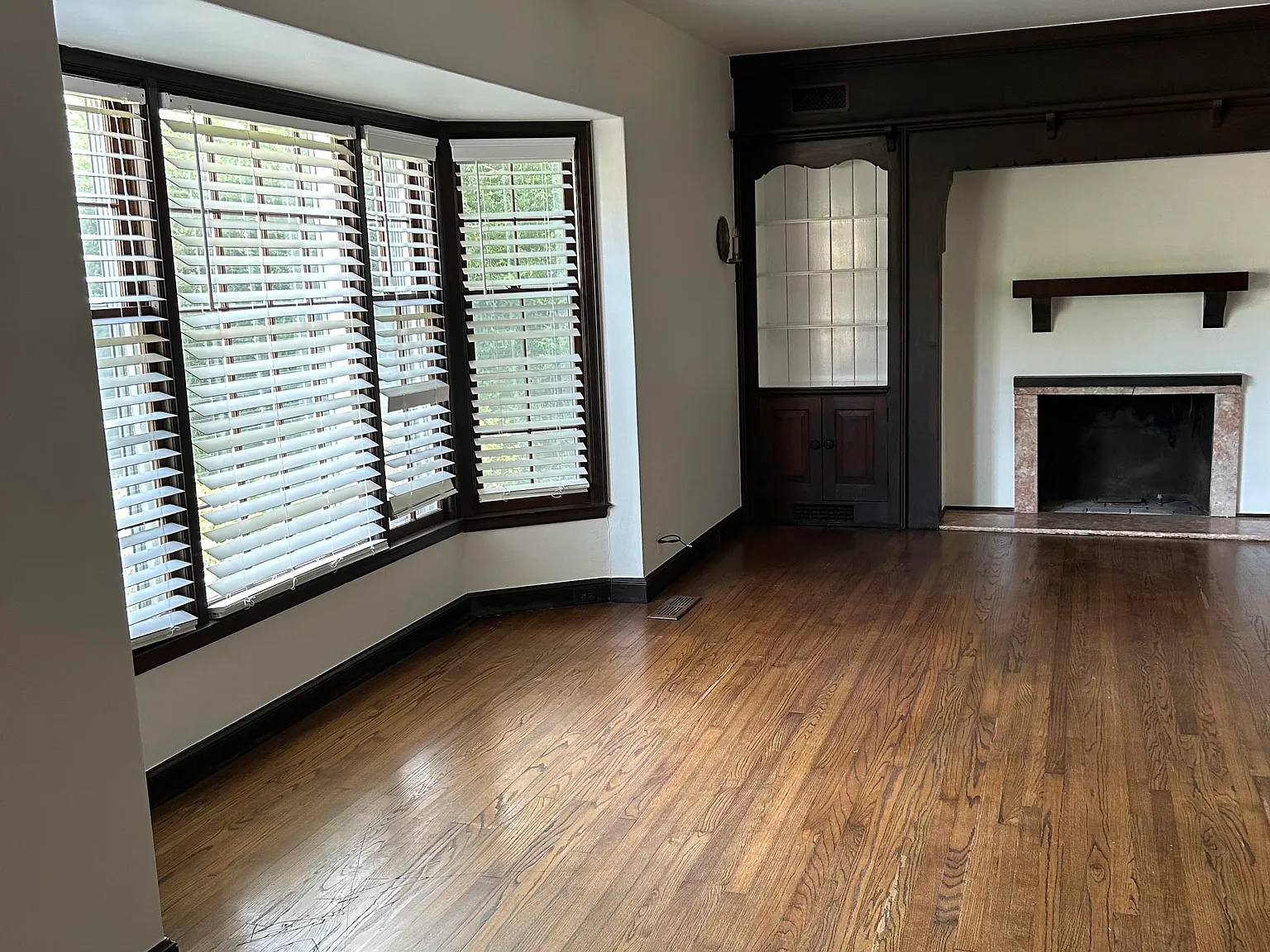 3 bed, 2004 sqft, $2,600 — Photo 2