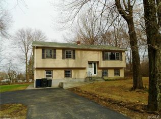 40 Walnut Dr, Mahopac, NY 10541