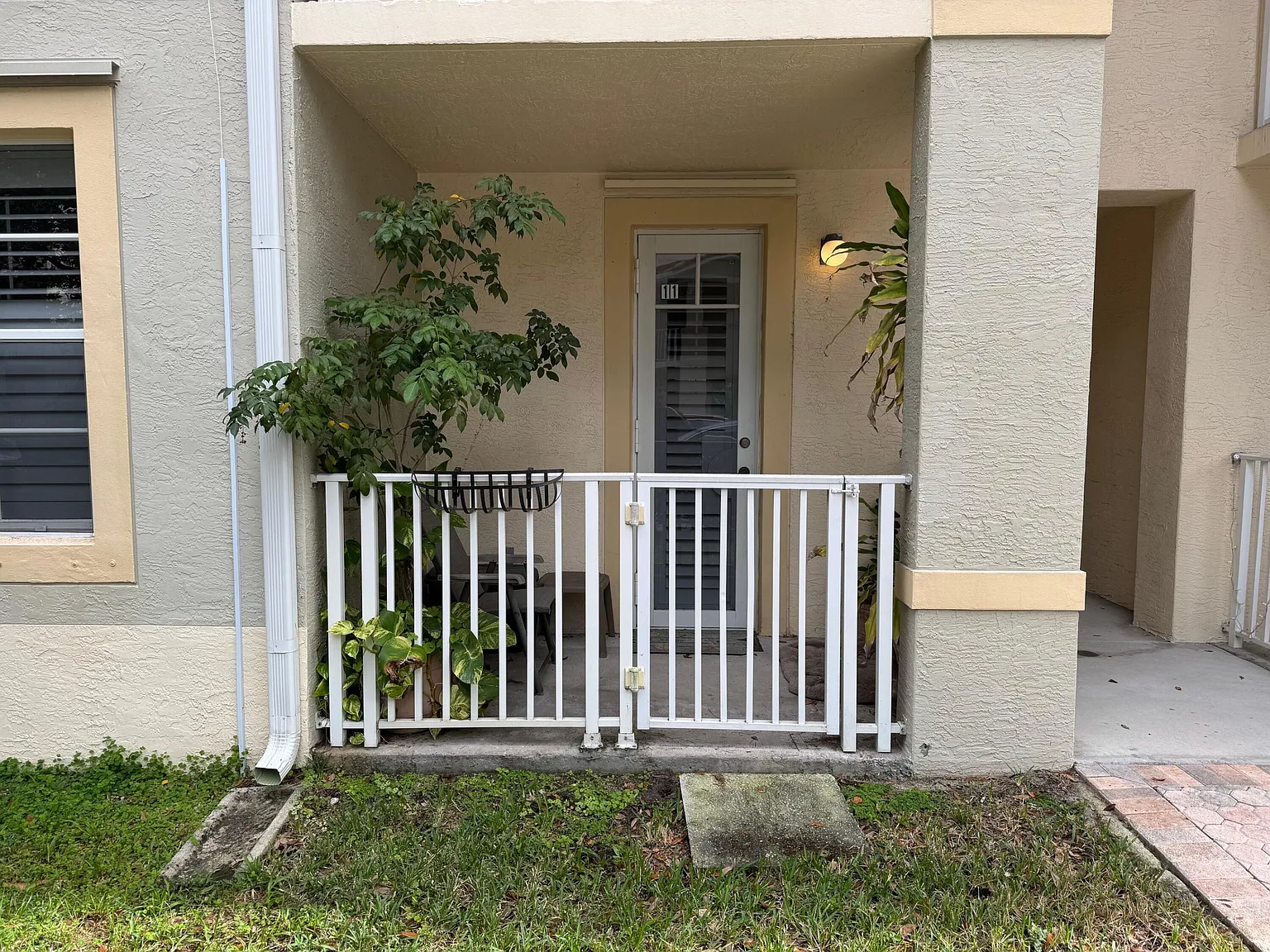 1 bed, 1.0 bath, 596 sqft, $2,100 — Photo 2