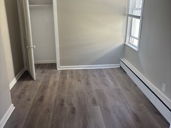 1646 Main St APT 3