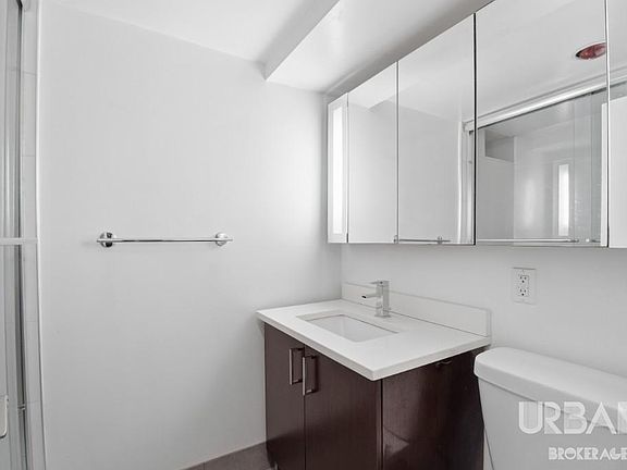 4th image of 35 Grove St APT Gh