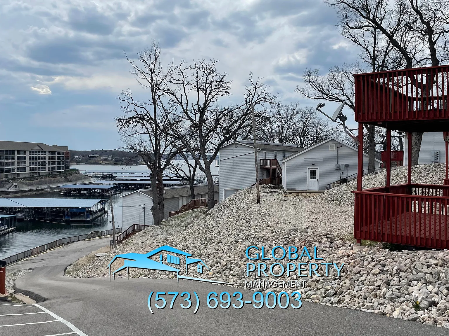 Lakefront Apartments — Photo 2