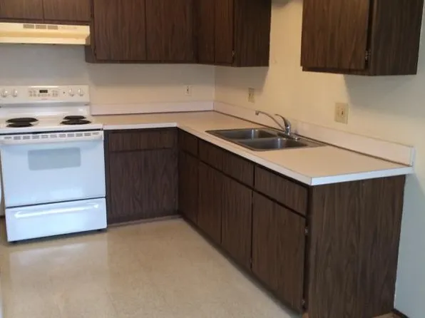 45844 Cass Ave APT 4, Utica, MI 48317