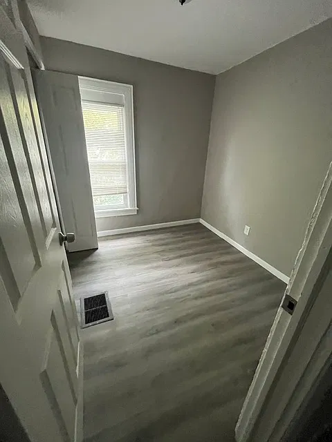 151 Kenwood Avenue - Up — Photo 4
