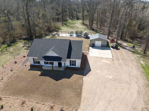 402 Livingston Rd, Smithville, GA 31787