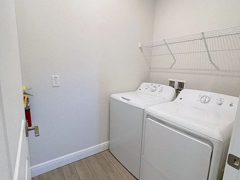 2502 W Fig St #2 — Photo 8