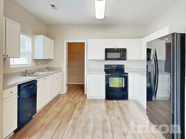969 Willow Creek Dr — Photo 6