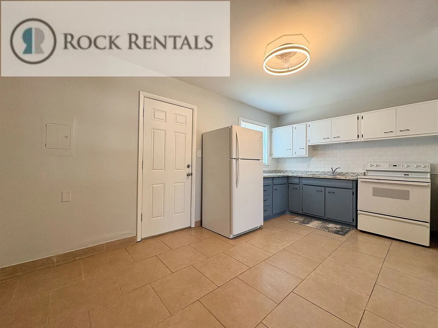 Freshly Remodeled 3 Bed in Quiet Neighborhood — Photo 4