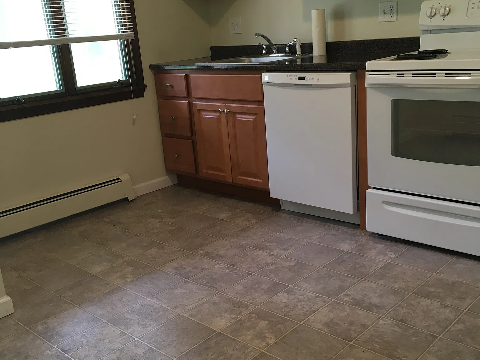 2 bed, 700 sqft, $1,600 — Photo 2