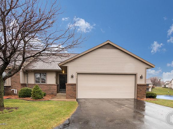 2nd image of 9072 Lakeview Ct