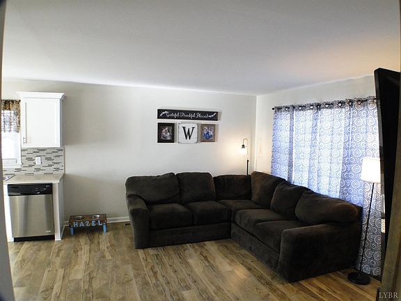 4th image of 901 Brentwood Ave