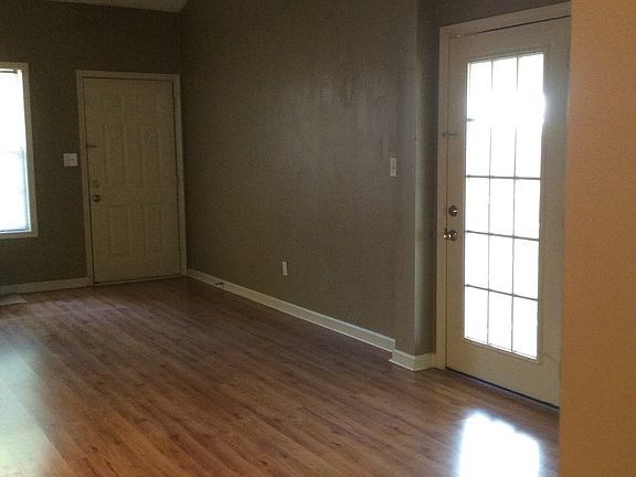 3rd image of 543 Southwind Dr