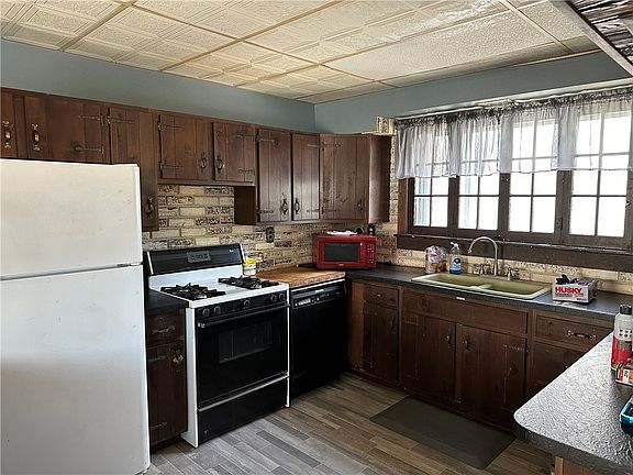 2nd image of 38 E Main St