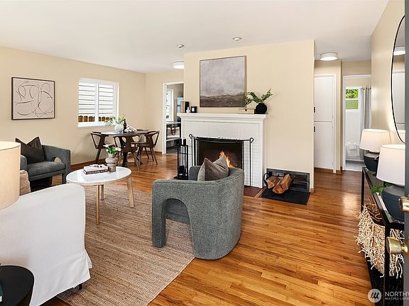 3rd image of 5028 41st Avenue SW