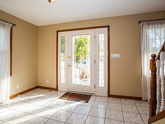3rd image of 201 E Red Oak Ave