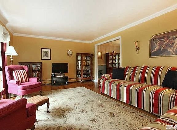 2nd image of 122 Wright Ave