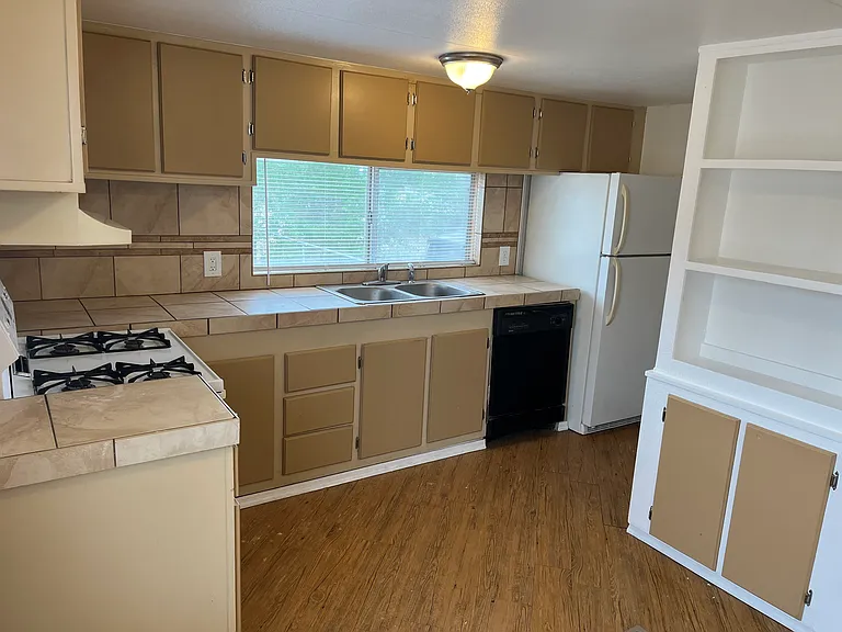 3876 E Hearne Ave — Photo 5