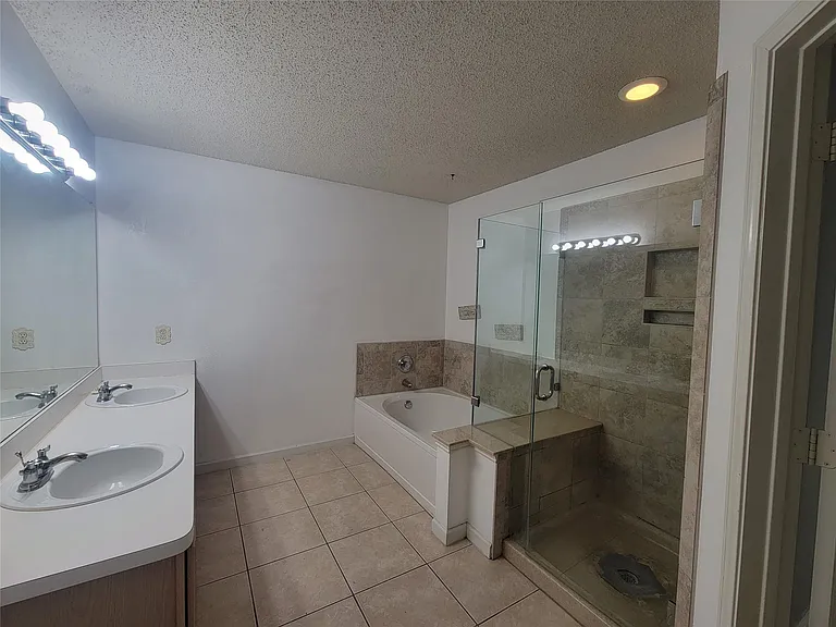 1411 Dundee Dr — Photo 5