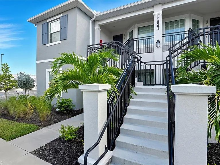 11861 Venetian Lagoon Dr — Photo 3