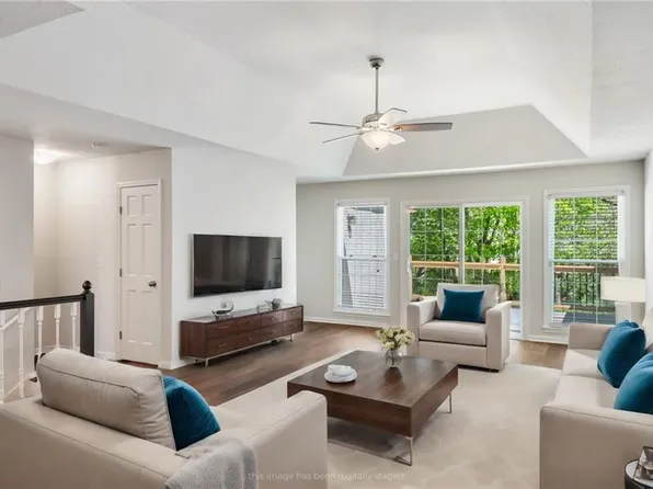 9627 NE Cherry Ct, Kansas City, MO 64155