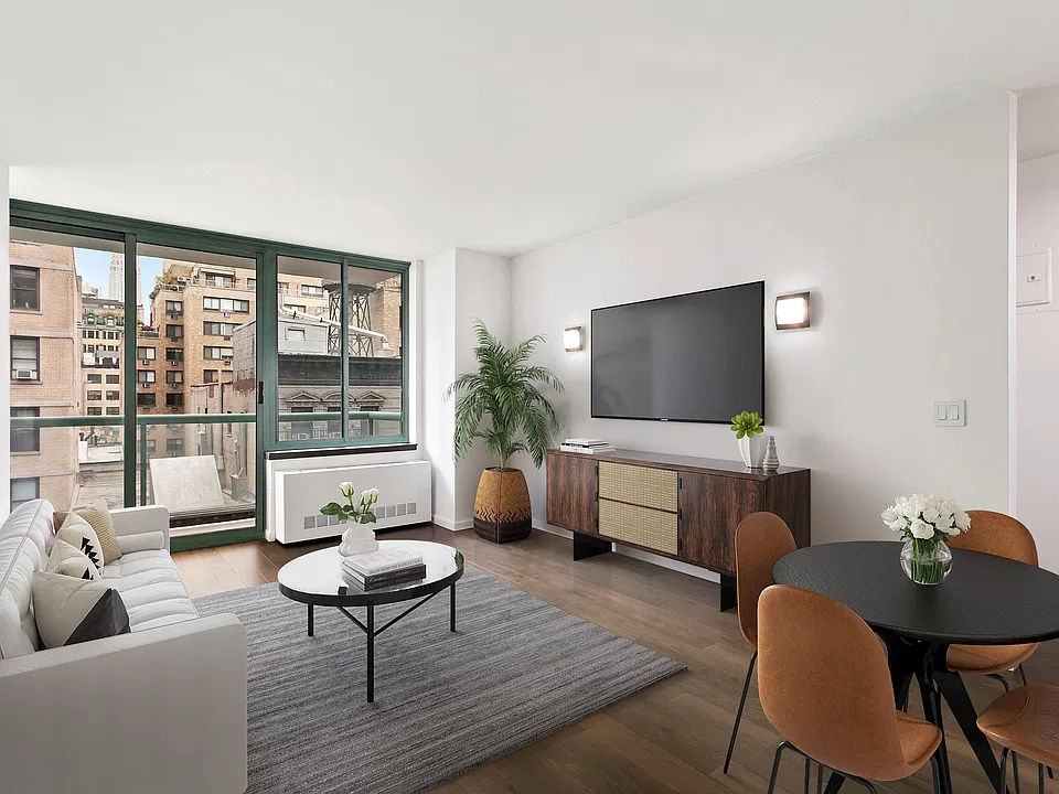 22 W 15th St #7E