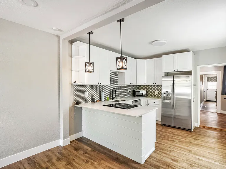 802 W 4th Ave — Photo 8