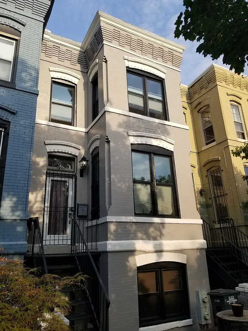 725 12th St NE photo 1