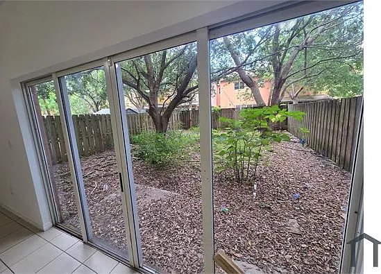 875 SW 6th Pl — Photo 8