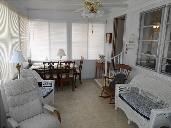 4th image of 1022 Nell Way