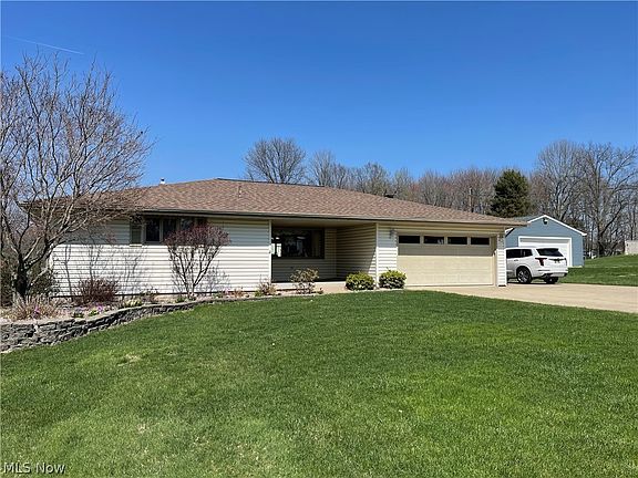 2nd image of 402 Thomas Ln