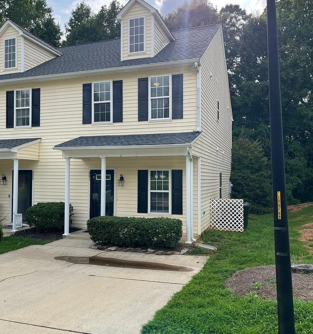 2 bed, 2.5 bath, 1195 sqft, $1,495 — Photo 3