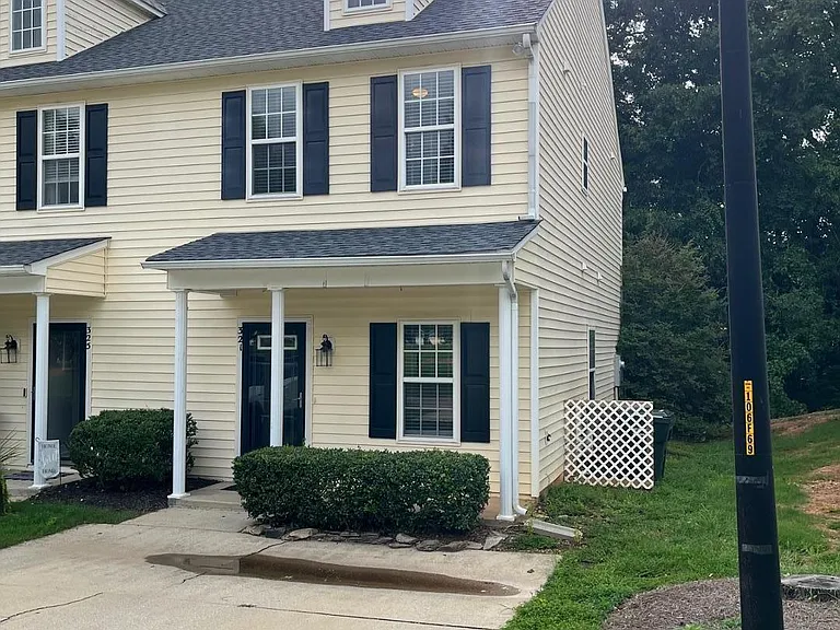 321 Woodson Dr — Photo 3