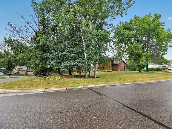 2nd image of 11607 Hillside Cir N