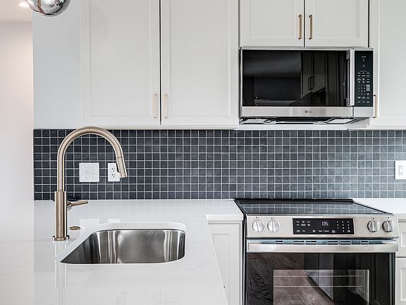 5th image of 2400 Venable St #202