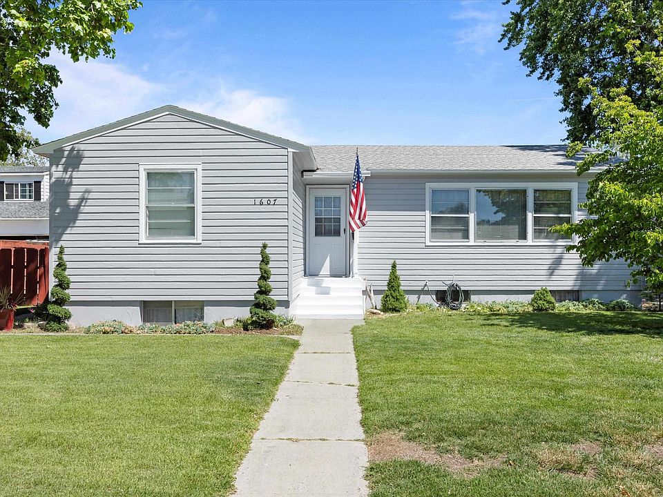 1st image of 1607 Davison Ave