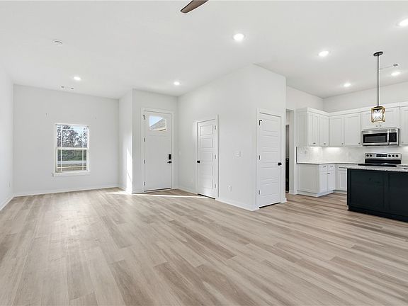 3rd image of 51 Kirkwall Dr