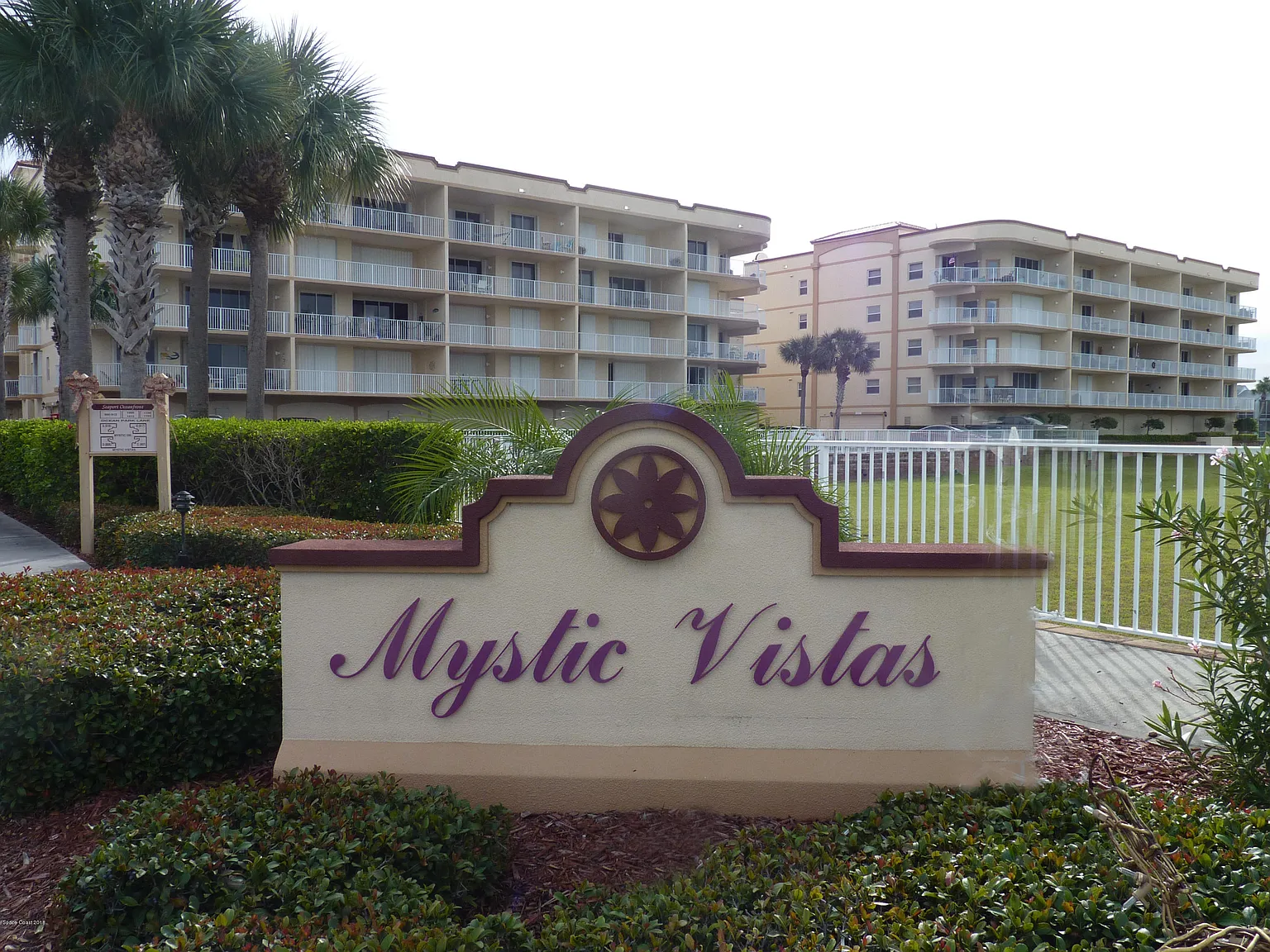 3 bed, 2.0 bath, 1686 sqft, $2,300 — Photo 2