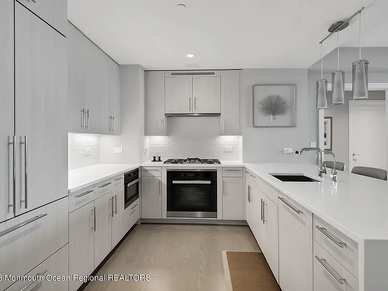 20 Melrose Ter #206 — Photo 3