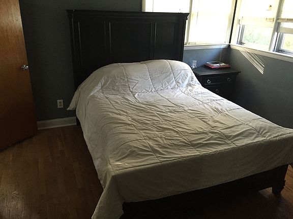 4th image of 331 Evergreen Dr E