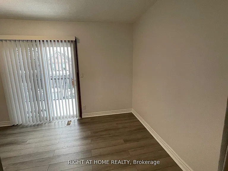 31 Hallam St #2 — Photo 7