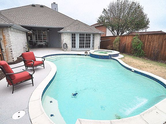 2nd image of 302 Tanglewood Dr